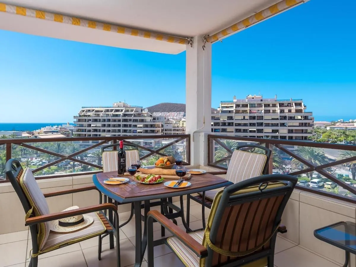 Great \'San Marino\' Terrace & Pool location